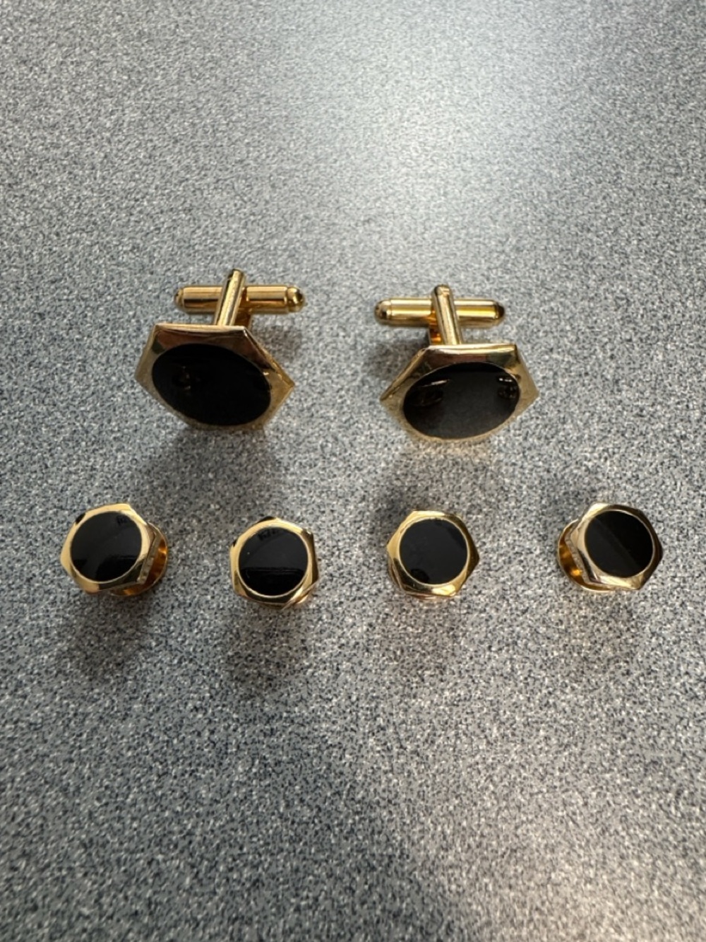 Pronto Uomo Gold Tone and Black Onyx formal accessory. Six pieces.